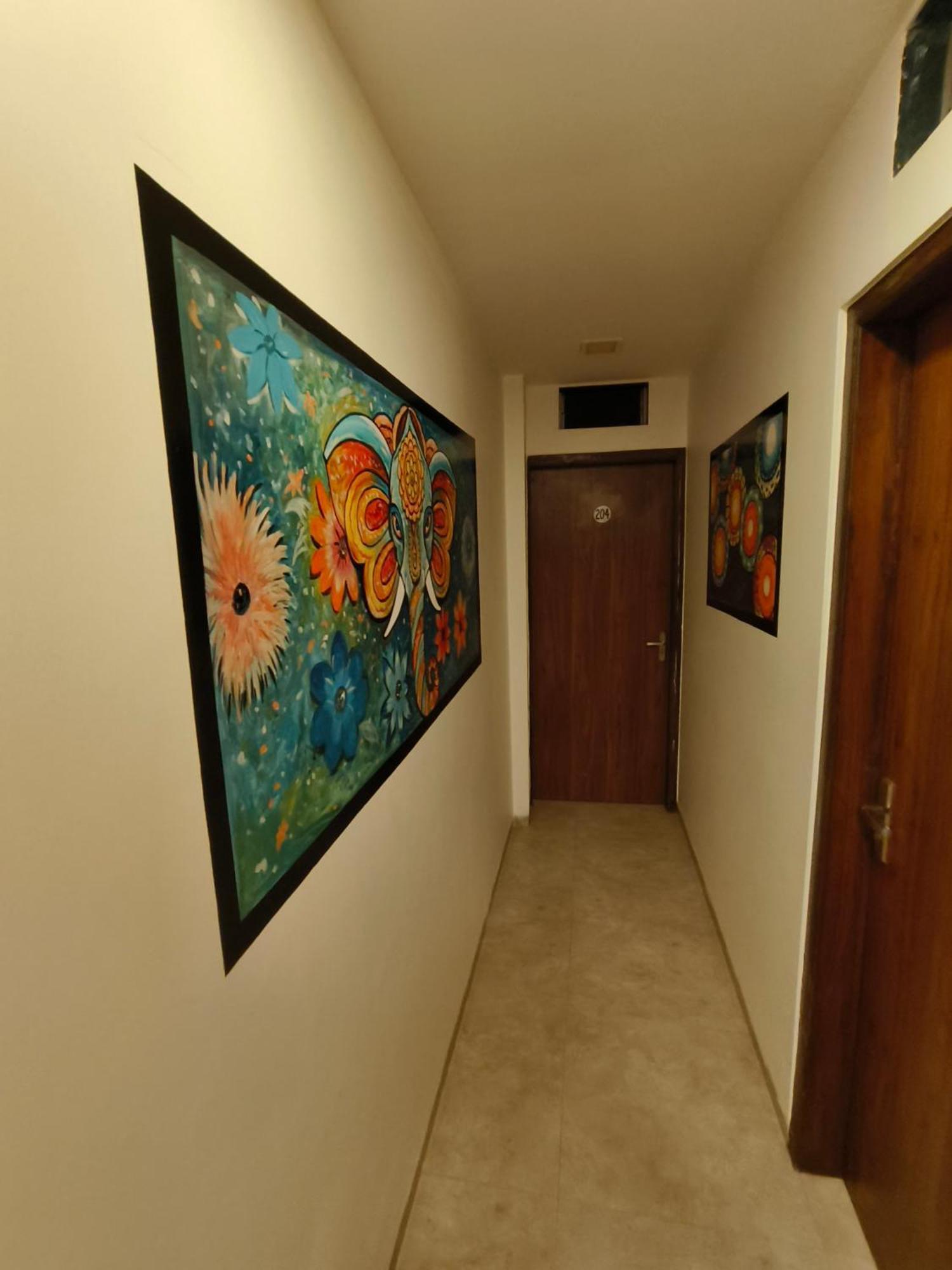 Hotel Beach Crown Juhu Mumbai Exterior photo